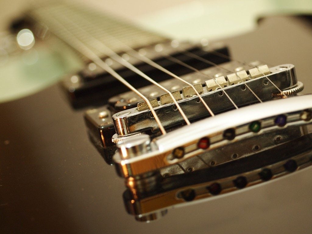5 Reasons Why Guitar Strings Break