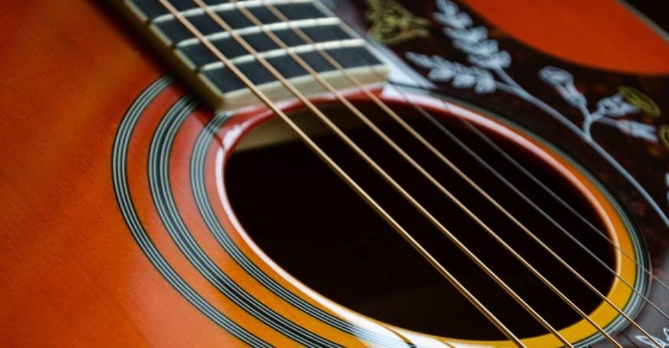 The Best Acoustic Guitar Strings For A Warm Sound